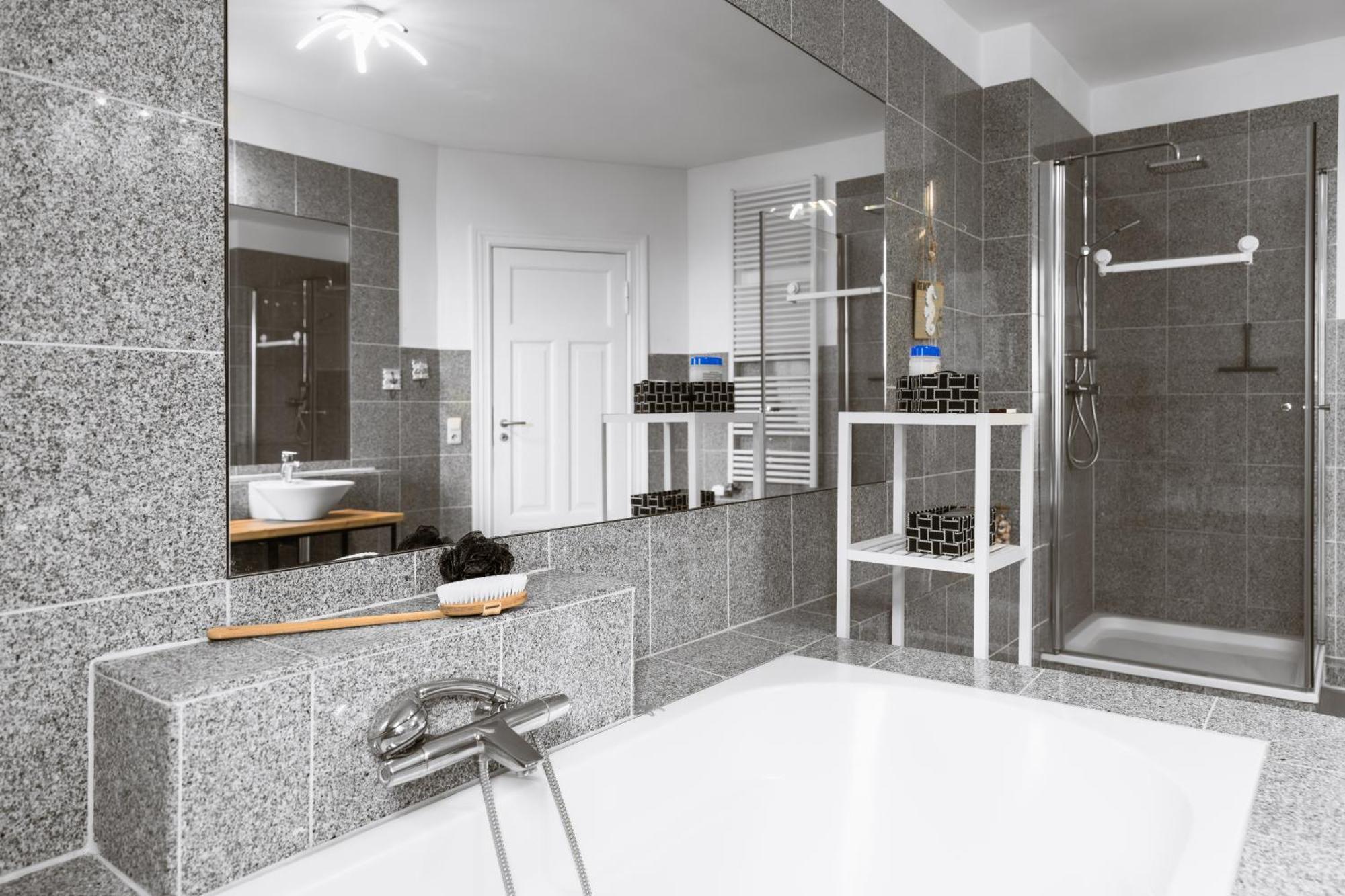 Exklusives Apartment Im Historischen Wohnhaus Mit Kamin, Bad & Viel Platz ブレーマーハーフェン エクステリア 写真