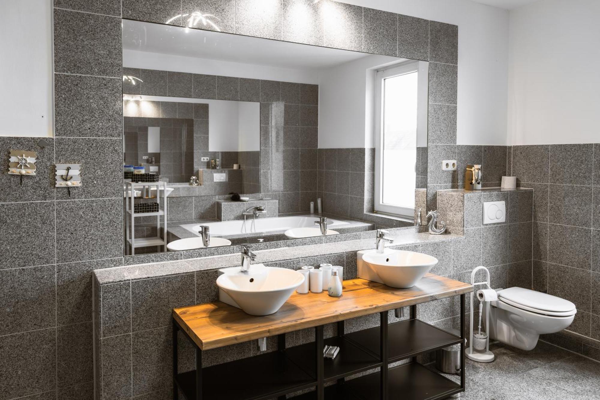 Exklusives Apartment Im Historischen Wohnhaus Mit Kamin, Bad & Viel Platz ブレーマーハーフェン エクステリア 写真