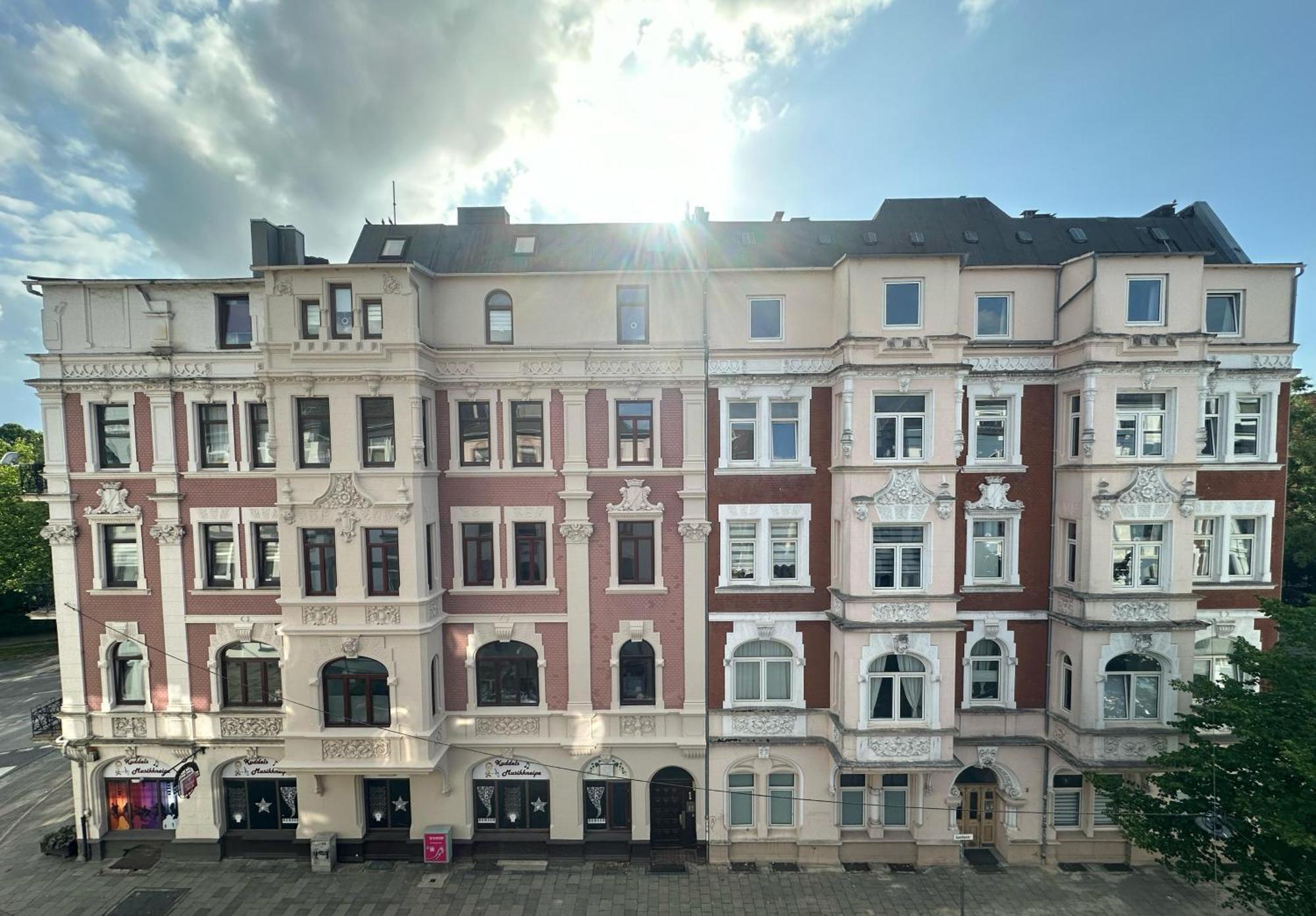 Exklusives Apartment Im Historischen Wohnhaus Mit Kamin, Bad & Viel Platz ブレーマーハーフェン エクステリア 写真