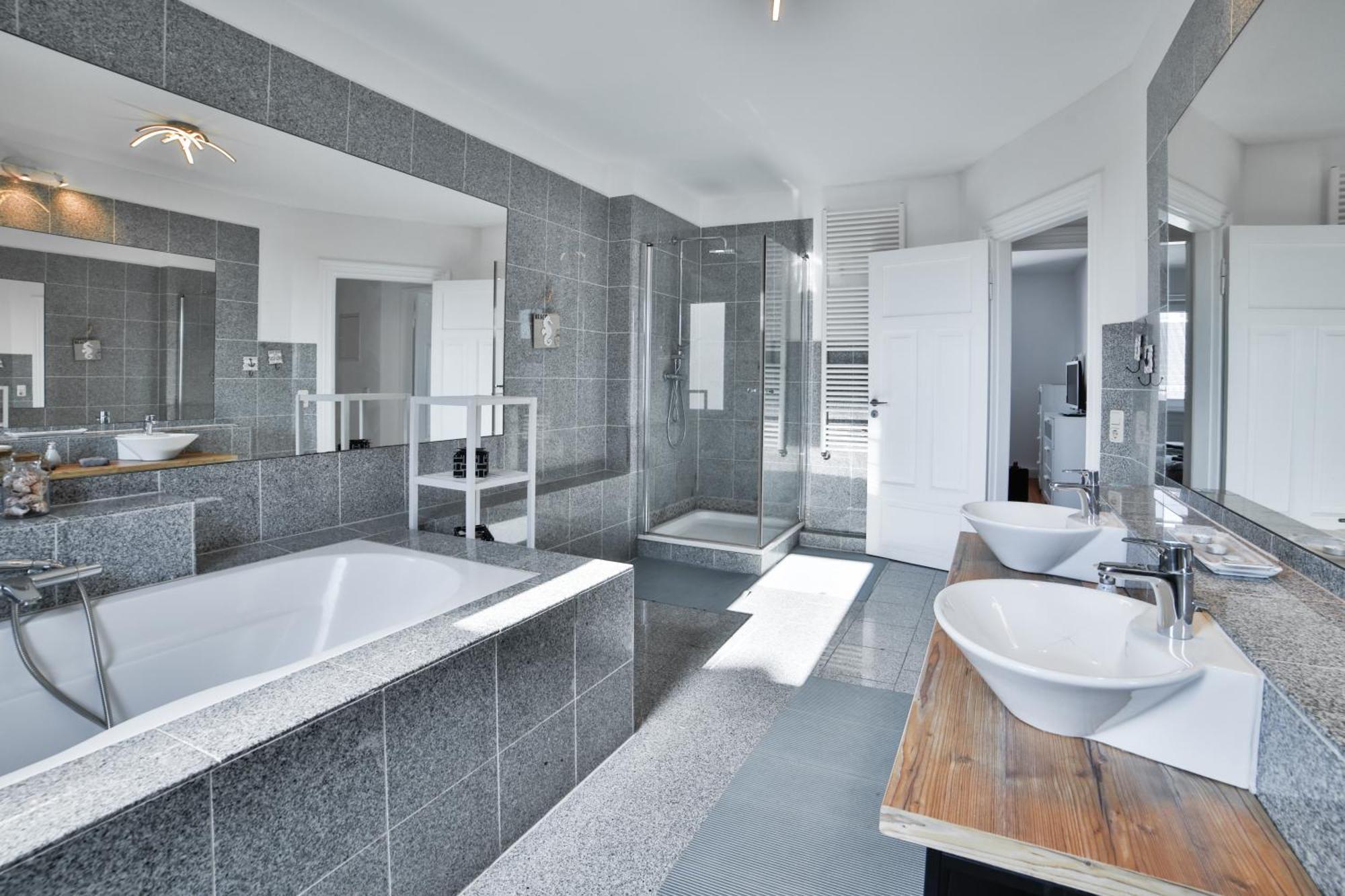 Exklusives Apartment Im Historischen Wohnhaus Mit Kamin, Bad & Viel Platz ブレーマーハーフェン エクステリア 写真